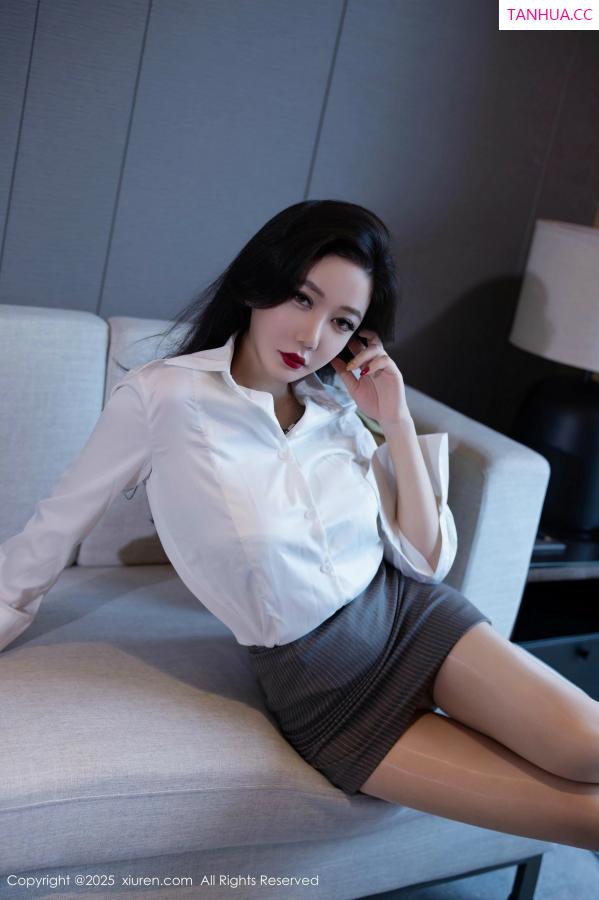   [XiuRen]高清写真图 2025.03.06 No.9976 心妍小公主 美腿丝袜第14张图片